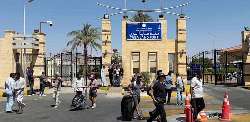 "מעבר הגבול בטאבה / צילום: ap, STR"