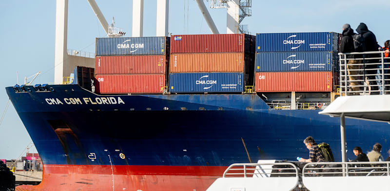 "ספינת מטען / צילום: ap, Noah Berger"