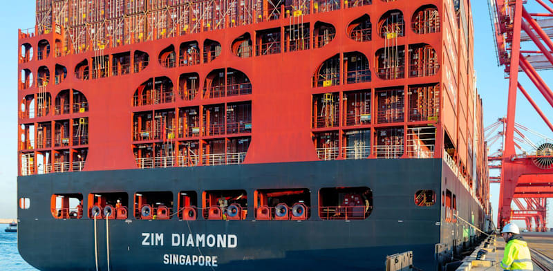 "אוניית ZIM DIAMOND בנמל המפרץ / צילום: אריאל ורהפטיג"