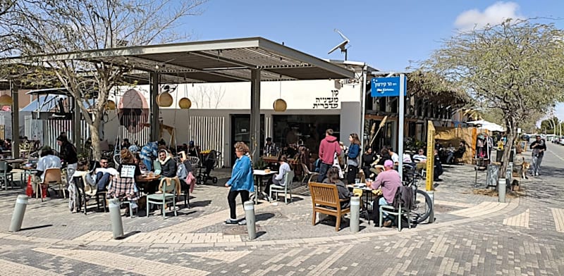 "מבקרים במצפה רמון / צילום: ינון ביטון"