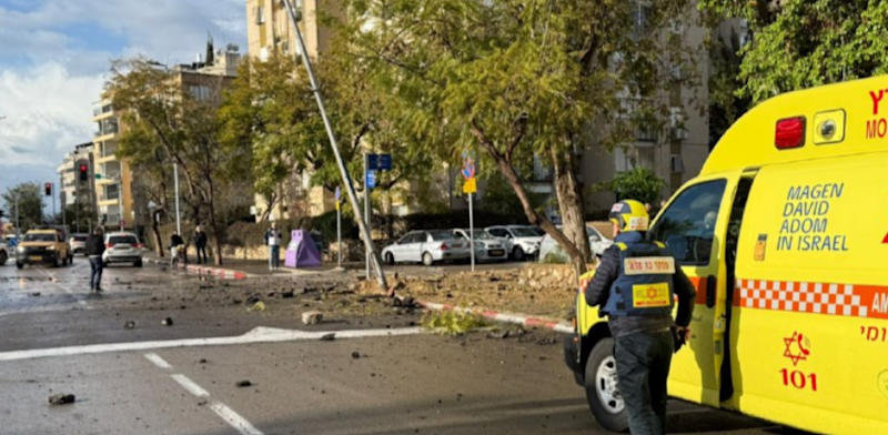 תיעוד מזירת נפילה במרכז / צילום: דוברות מד''א