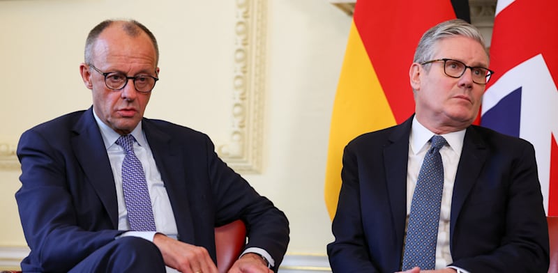 "קנצלר גרמניה פרידריך מרץ וראש ממשלת בריטניה קיר סטארמר / צילום: ap, Toby Melville"