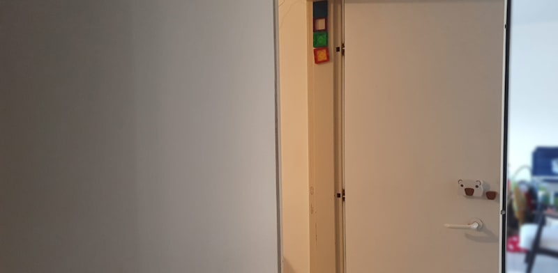 "דלת של ממ''ד בדירה מושכרת / צילום: פרטי"