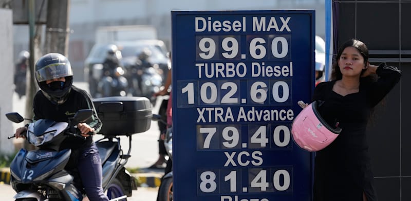 תחנת דלק בפיליפינים בסוף השבוע האחרון / צילום: ap, Aaron Favila