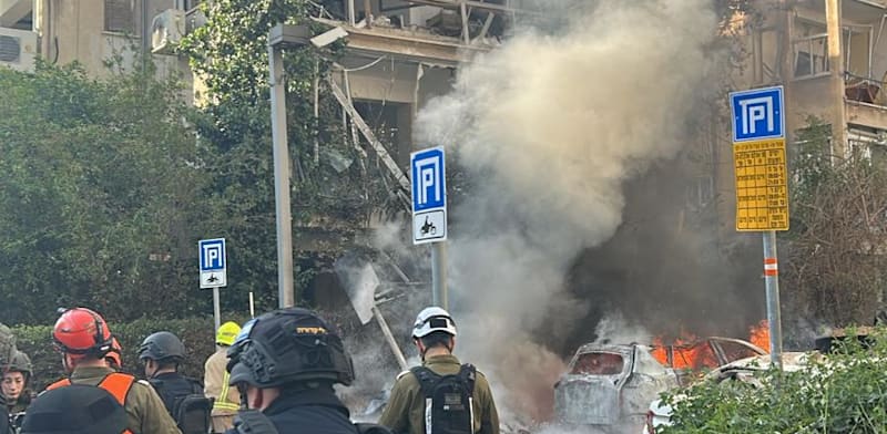 שריפה בתל אביב לאחר המטח הבוקר / צילום: מד''א