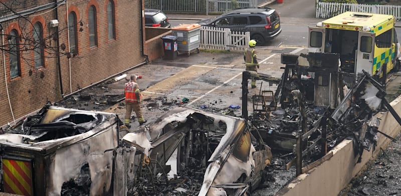 זירת הצתה של אמבולנסים השייכים לשירות הצלה יהודי, בלונדון / צילום: ap, Alberto Pezzali