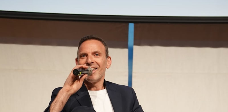 "אילן סיגל, מנכ''ל פלאפון ו-yes, בכנס המנהיגות הצעירה של גלובס / צילום: רמי זרנגר ותמר מצפי"