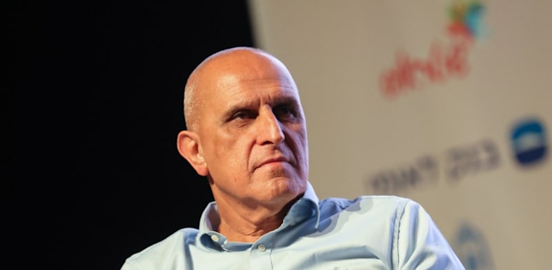 "אל״ם (במיל') טליה לנקרי בשיחה עם אלוף (במיל׳) סמי תורג׳מן, מפקד פיקוד הדרום לשעבר / צילום: שלומי יוסף"