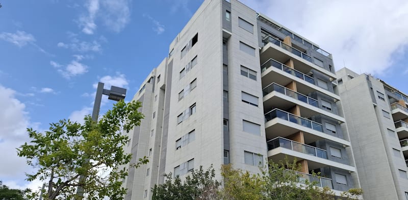 הבניין ברחוב פרנץ קפקא בשכונת המשתלה בתל אביב / צילום: תמר מצפי