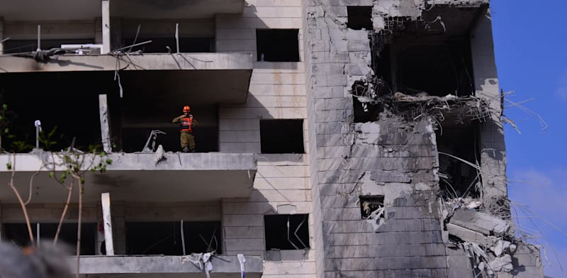 "הדירות שנפגעו. פגיעה ישירה וקטלנית / צילום: Reuters, Matan Golan"