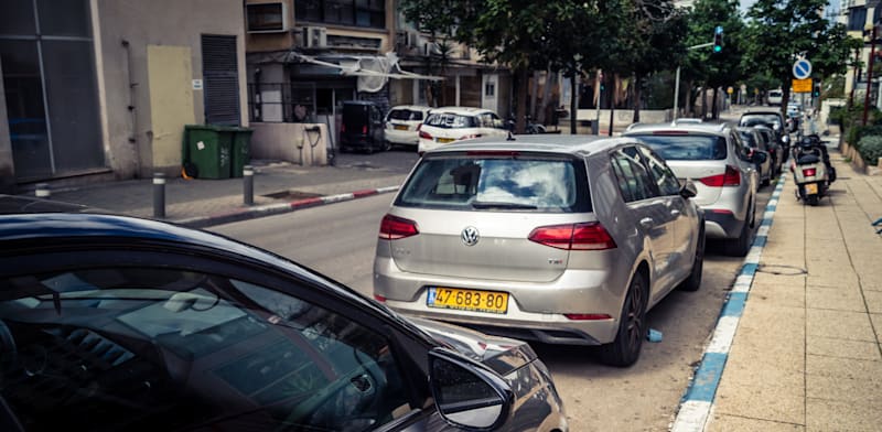 חניה בכחול־לבן / צילום: Shutterstock