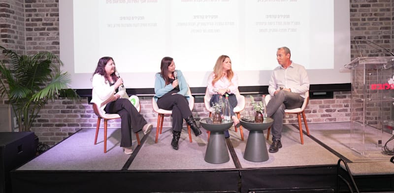 "דרור רוסמן, מור חלוץ וליאת מנשה בפאנל משותף בכנס השירות של ישראל / צילום: כדיה לוי"