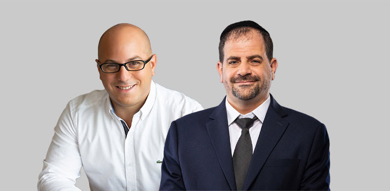 "עו''ד יוסף ויצמן, יו''ר הוועדה להגנת המקצוע בלשכת עורכי הדין, ודוד פופביץ, מייסד LoFrayer / צילום:  עידן כהן, פרטי"