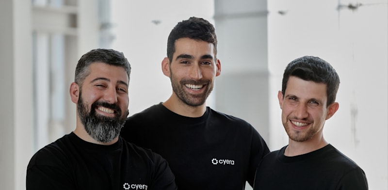 "מייסדי סייארה. מימין: יונתן איתי, מייסד-שותף וסמנכ''ל מחקר ופיתוח, תמר בר-אילן, מייסד-שותף ו-CTO, יותם שגב, מייסד-שותף ומנכ''ל החברה / צילום: נטשה זריקר"