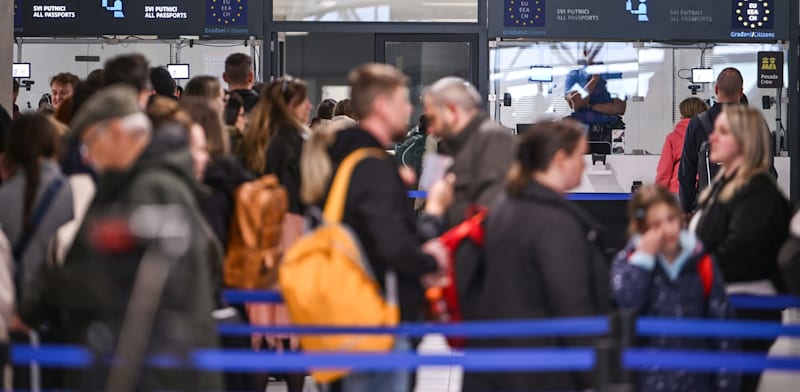 תורים של שעות: הכשלים נערמים במערכת הכניסה החדשה לאירופה