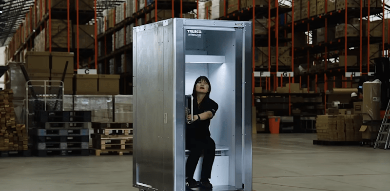 "ה''מקרר אנושי'' Do Hiemon Box, של יצרנית המקררים ומכונות הממכר האוטומטיות היפנית SDRS שנמכר על ידי ספקית הציוד התעשייתי Trusco Nakayama / צילום: צילום מסך מתוך סרטון של TRUSCO ביוטיוב"