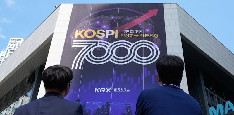 "מדד KOSPI מוקרן על בורסת טוקיו / צילום: ap"