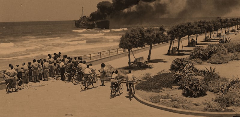 אלטלנה עולה באש, 1948 / צילום: הנס חיים פין, לע''מ