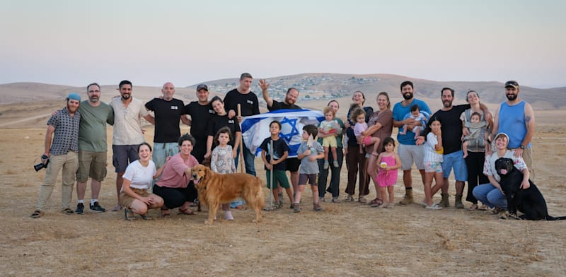 גל שוחמי עם חברי הגרעין / צילום: יונתן בלום