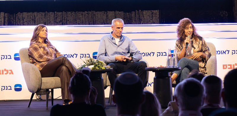 "ינקי קוינט ועו''ד גלית רוזובסקי, בפאנל משותף בהנחיית מאיה לוין / צילום: מיכל מוסלר"