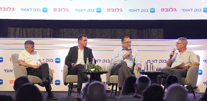 רן קוניק, אבי סלמה ואיציק דנינו, בשיחה אריק מירובסקי / צילום: כדיה לוי