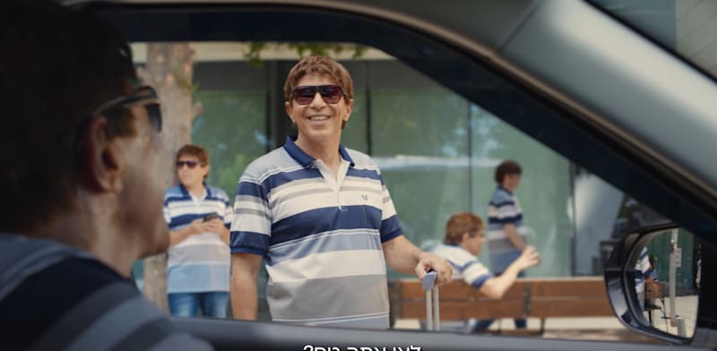 "יובל סמו בקמפיין הפניקס סמארט / צילום: צילום מסך מתוך הקמפיין"