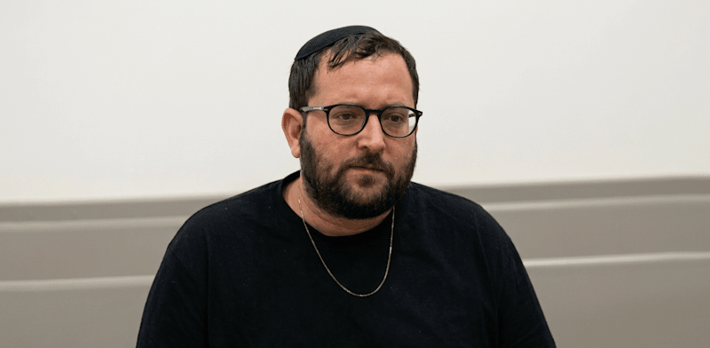 ההתכתבויות של יועץ נתניהו דלפו: האם מי שמפיץ עובר על החוק, ואיזו הגנה יכולה להיות לו?
