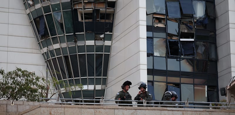 מגדל המפרש לאחר פגיעת הטיל האיראני / צילום: Reuters, Florion Goga