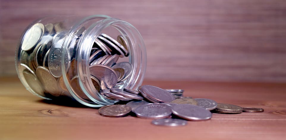 חסכונות בבנק / צילום: Shutterstock, Artem Postoev