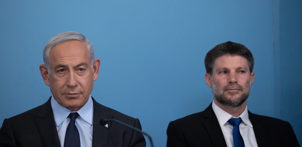 שר האוצר בצלאל סמוטריץ’ וראש הממשלה בנימין נתניהו / צילום: אלכס קולומויסקי-ידיעות אחרונות