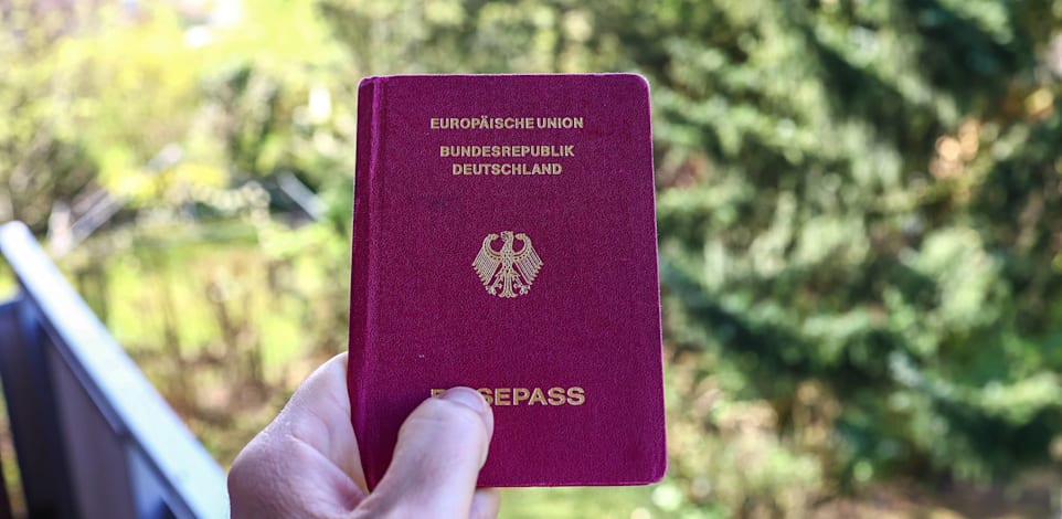 דרכון גרמני / צילום: Reuters, IMAGO