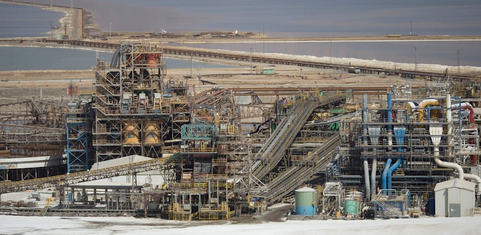 מפעלי ICL בים המלח / צילום: ap, Ariel Schalit