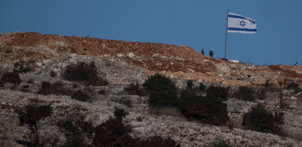 חיילי צה''ל בגבול לבנון לצד דגל ישראל / צילום: ap, Leo Correa