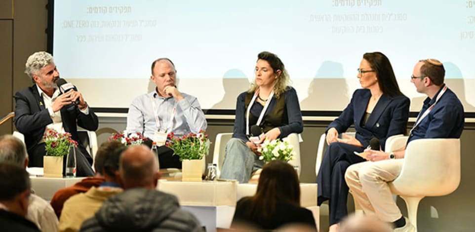 יפעת אורון, גת מגידו, ברק בנסקי ואריק צ'יקוטאי, בפאנל משותף / צילום: יוסי כהן
