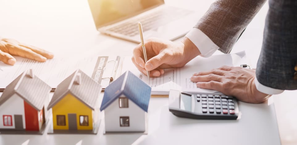 הדרישות החדשות שמתכננת להוציא הרשות לני''ע בדוחות הכספיים של חברות הנדל''ן / צילום: Shutterstock