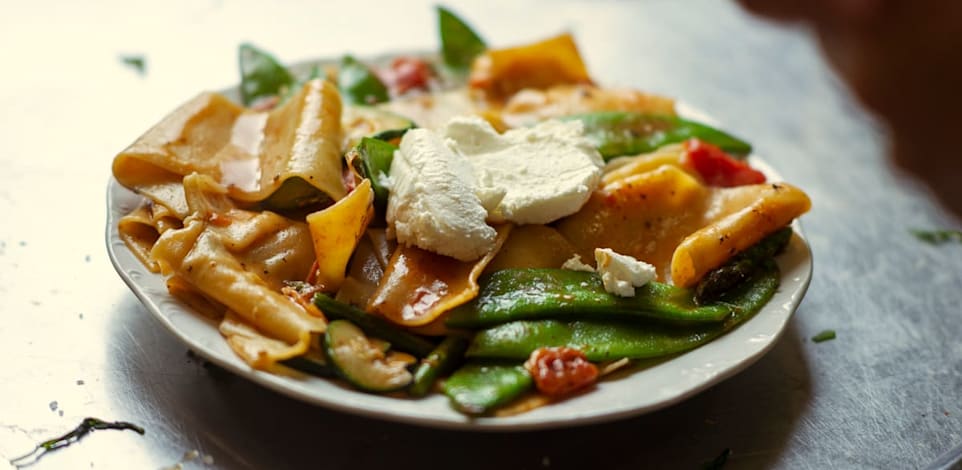 מנה בקפה נחשון / צילום: טל בדרק