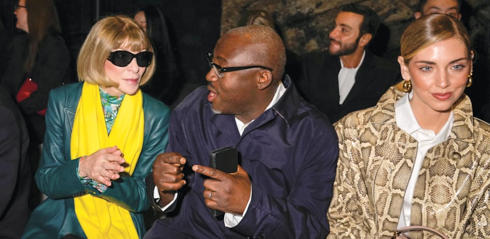 קיארה פראני בתצוגת אופנה עם עורך ווג הבריטי אדוארד אנינפול ועורכת ווג המיתולוגית אנה וינטור. תעשייה של אישה אחת / צילום: Reuters, Moda Milano/IPA/Sipa USA