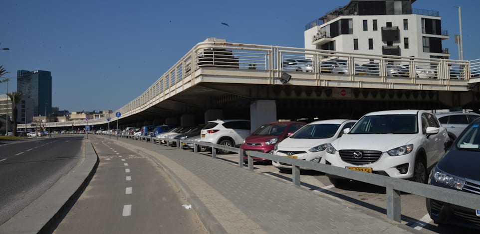 חניון ברחוב הרכבת בת''א / צילום: תמר מצפי