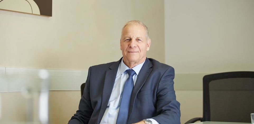 השופט בדימוס עודד מודריק, יו''ר הוועדה הבוחנת / צילום: אופיר אייב