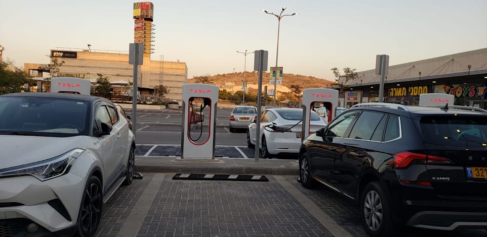 תחנת טעינה לרכבים חשמליים באזור התעשייה ישפרו במודיעין / צילום: דלית אייזק לויתן