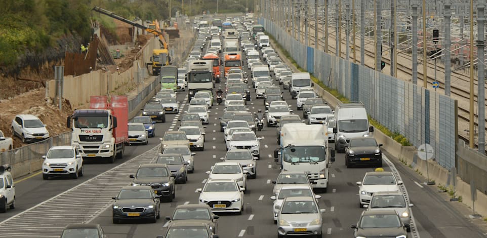 פקקים באיילון / צילום: איל יצהר