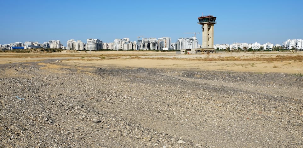 הגוש הגדול בשדה דב / צילום: איל יצהר