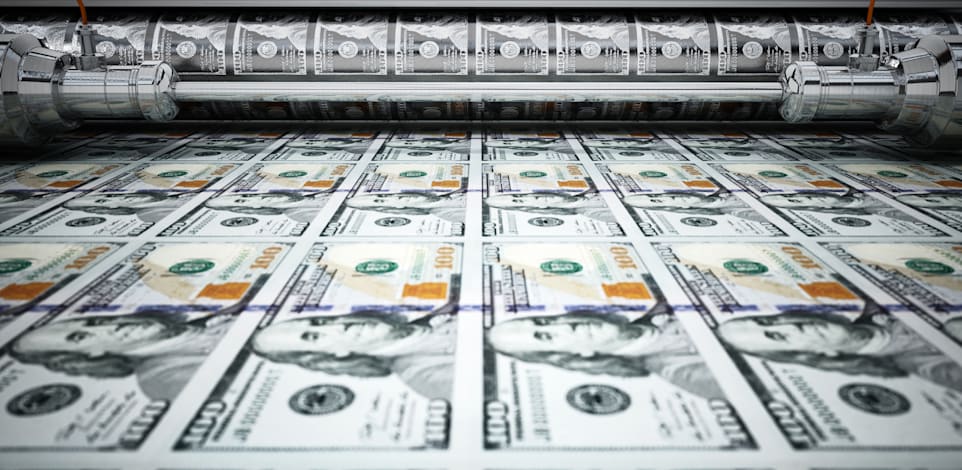 דולרים. המבוי הסתום בקונגרס בנוגע להעלאת תקרת החוב עלול להוביל להורדה בדירוג / צילום: Shutterstock