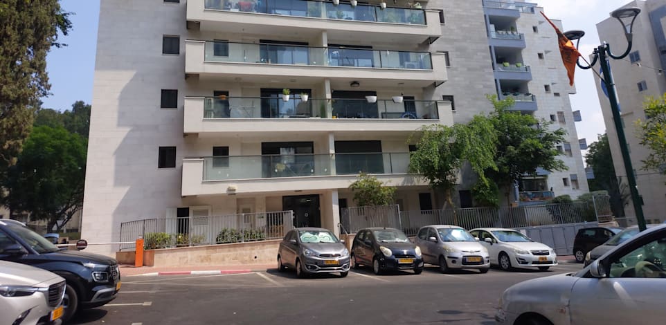 פינוי־בינוי ברחוב בר אילן ברעננה. פגיעה בזכות הקניין? / צילום: איל יצהר