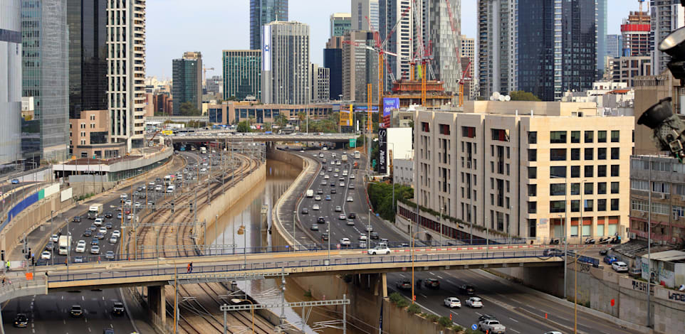 בנייני משרדים בתל אביב וברמת גן. / צילום: Shutterstock