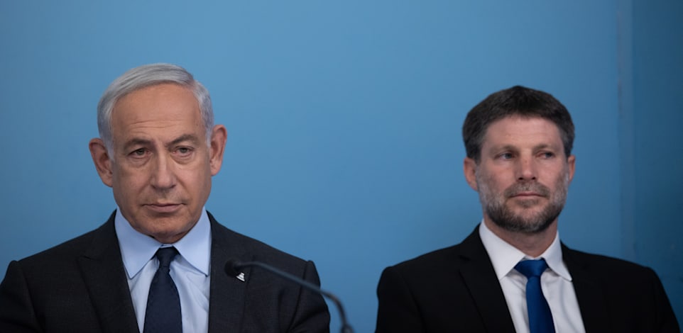 שר האוצר בצלאל סמוטריץ’ וראש הממשלה בנימין נתניהו / צילום: אלכס קולומויסקי-ידיעות אחרונות