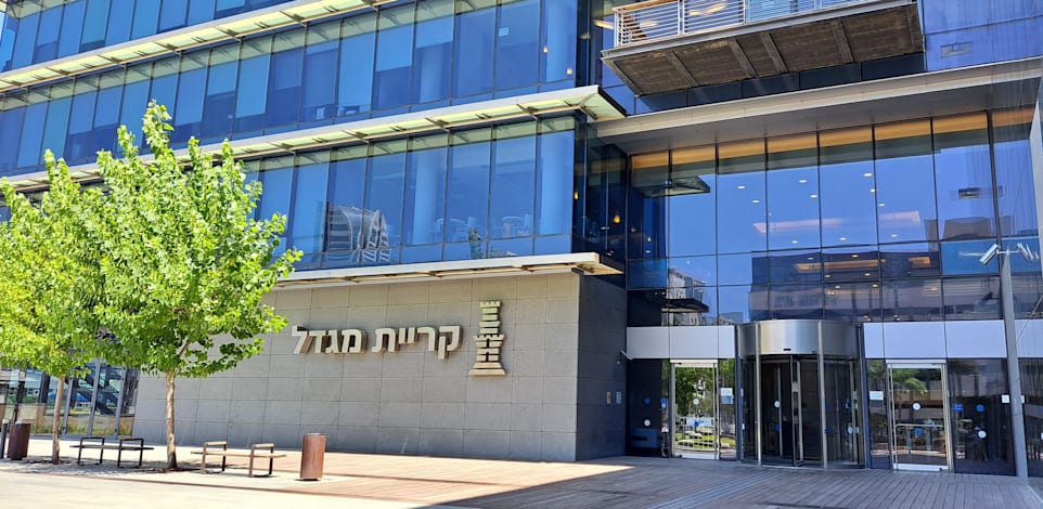 חברת הביטוח ''מגדל'' בקריית אריה, פ''ת / צילום: טלי בוגדנובסקי