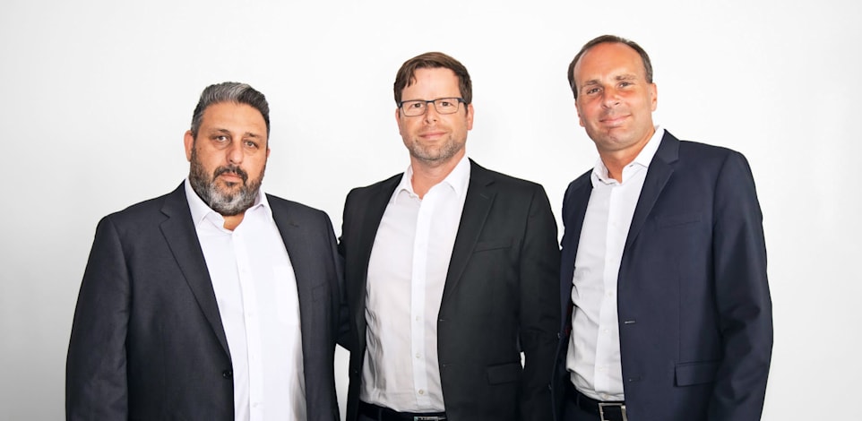 מימין: וולף דיטר אדלוך, מנכ''ל קבוצת דוסמן, כריסטיאן מילדה, מנכ''ל Code blue by Dussmann הגרמנית, רפאל פרנקו, מנכ''ל Code Blue / צילום: יח''צ