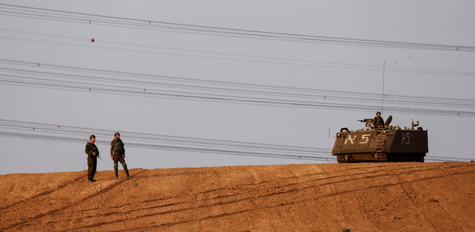 כוחות צה''ל ליד גבול רצועת עזה / צילום: Reuters, Amir Cohen