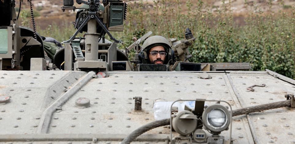 חייל צה''ל בגבול לבנון, השבוע / צילום: Reuters, Ammar Awad